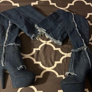 Stylish Blue Women Jeans thigh heels worn once excellent condition